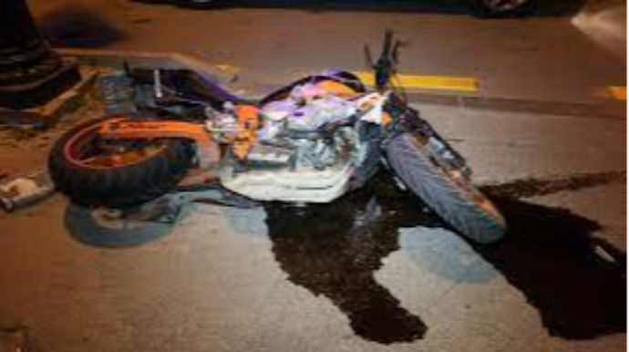 Bakıda motosikletçi törətdiyi qəzada ağır xəsarət alıb 