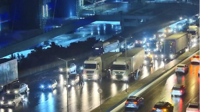 Bakıda buza görə bu yol bağlandı - Təcrübəsiz sürücülər ... - FOTO - VİDEO 
