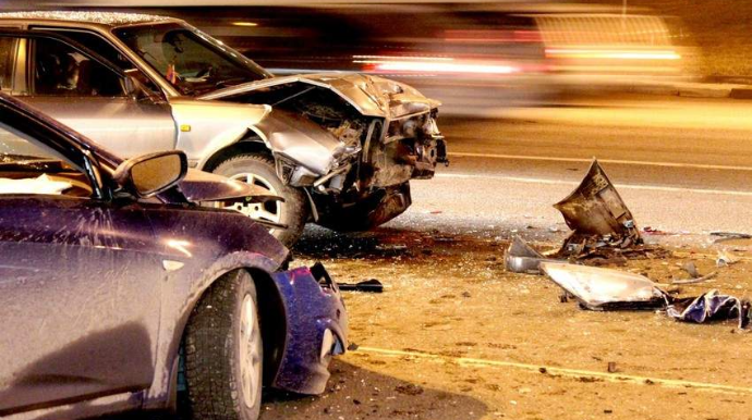 İki avtomobil toqquşub, xəsarət alan var