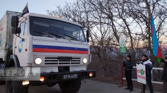 26-й день акции протеста: автомобили миротворцев беспрепятственно движутся по дороге Ханкенди - Лачын  - ФОТО