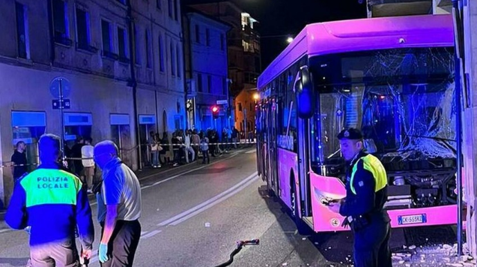 Avtobus binaya çırpıldı: 15 nəfər... 