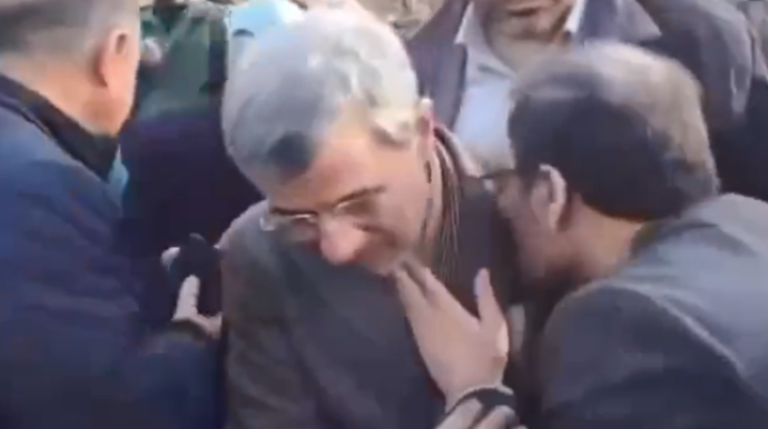 Öldüyü iddia olunan Əhmədinejad ictimaiyyət qarşısında - VİDEO