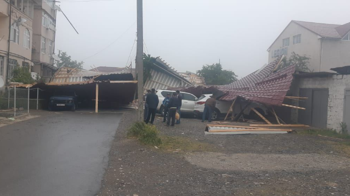 Külək Bakıda ciddi FƏSADLAR TÖRƏTDİ   - FOTO