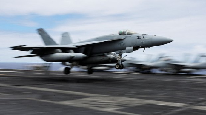 ABŞ Venesuelaya qırıcı təyyarələr göndərdi 