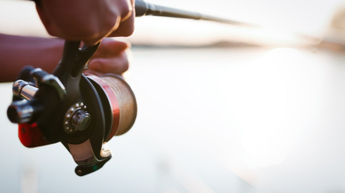 Kür çayında balıq tutmaq istəyən şəxs batıb