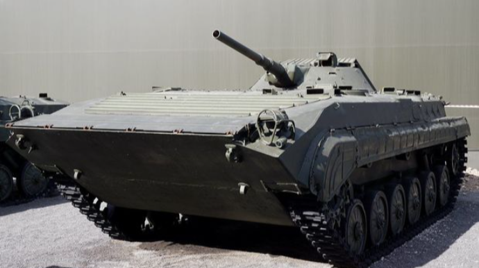 Slovakiya Ukraynaya 30 döyüş maşını göndərdi 