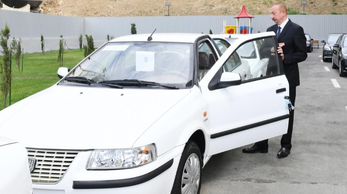 Şəhid ailələrinə, müharibə əlillərinə mənzil və avtomobillər təqdim olundu  - FOTO