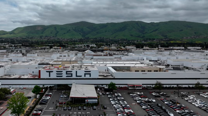 "Tesla" zavodunun işçisi şirkətə qarşı 51 milyon dollarlıq iddia qaldırıb 