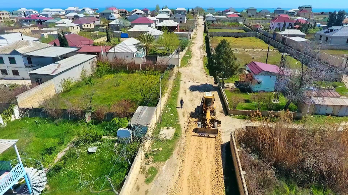 Qaradağda 6.5 km uzunluğa malik küçə və yolda təmir-tikinti işləri aparılır - FOTO