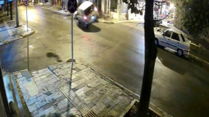 Qəzaya düşən maşın aşdı; 8 aylıq körpəni yoldan keçənlər xilas etdi – ANBAAN VİDEO 