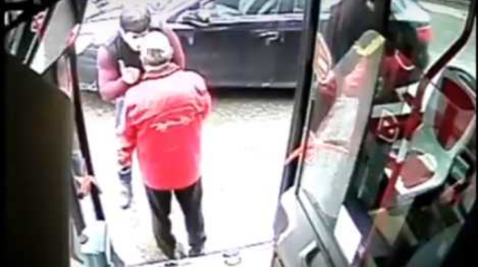 Bakıda avtobus sürücüsü əlili bu cür təhqir etdi  - VİDEO