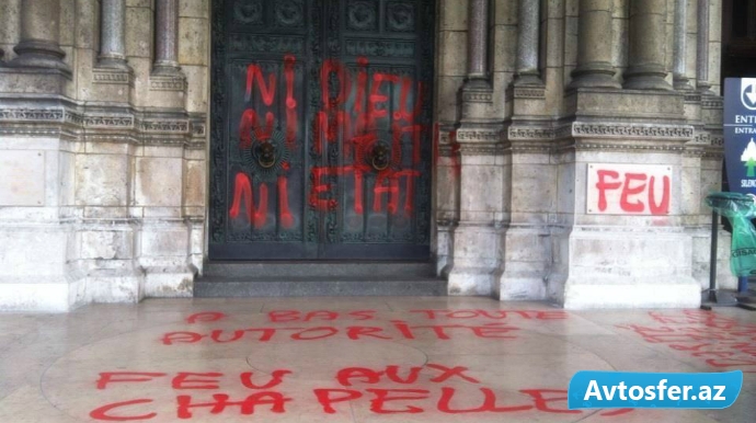 Fransada Makron dövrünün “kilsə sevgisi” - FOTOLAR