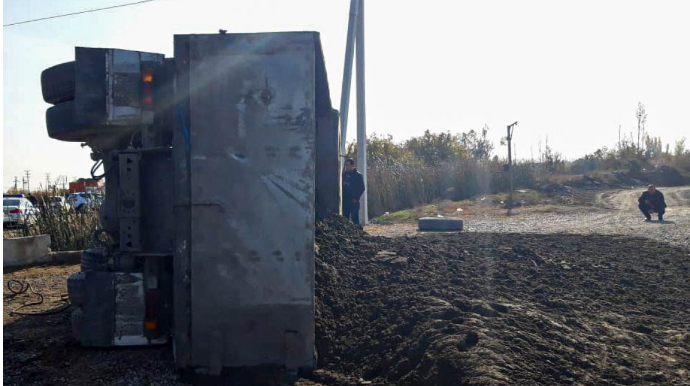 Qubada "KamAZ" aşdı, ölən və xəsarət alanlar var 