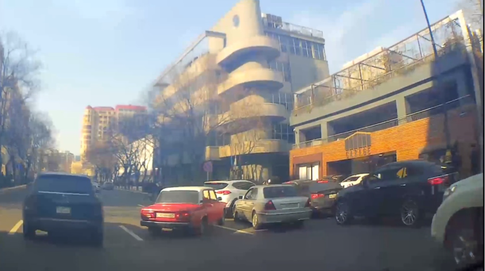 Bakının mərkəzində parkinq tıxac yaradır – Çıxış yolu nədir? - VİDEO