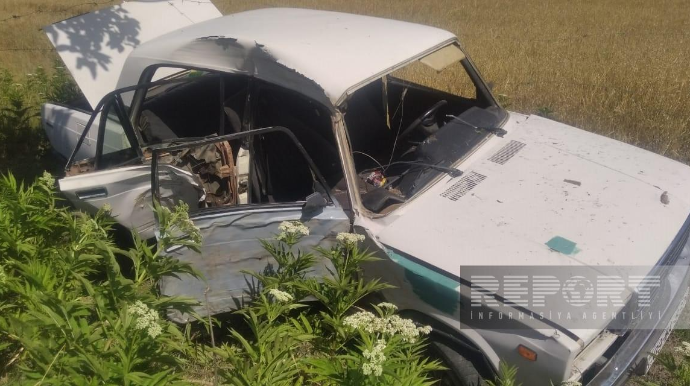 İsmayıllıda avtomobil ağaca çırpıldı: iki polis yaralandı   - VİDEO - YENİLƏNİB