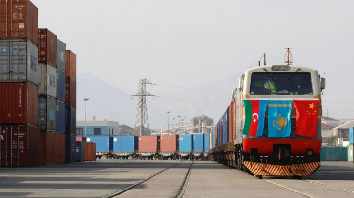 АЖД увеличили международные грузоперевозки почти на 5%