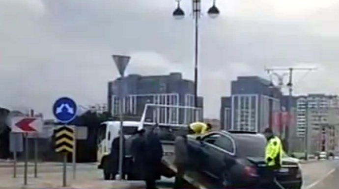 Babək prospektində qəza tıxac yaratdı - VİDEO 