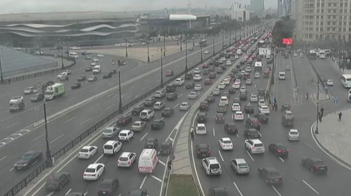 Hazırda paytaxtda sıxlıq olan yolların SİYAHISI - FOTO 