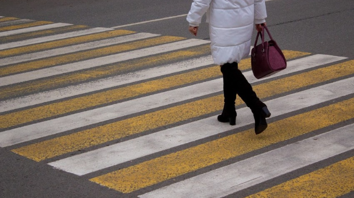 В Баку автомобиль сбил 36-летнюю женщину на пешеходном переходе