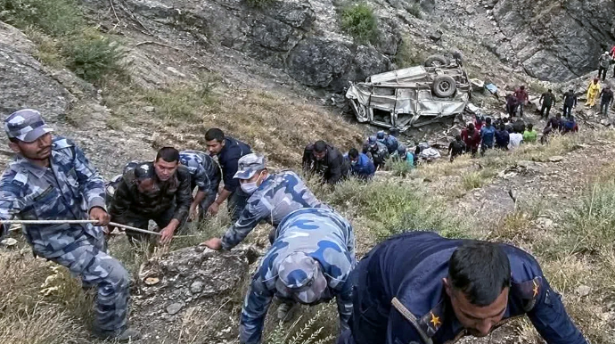"Jeep" uçurumdan düşdü; çox sayda ölən var 