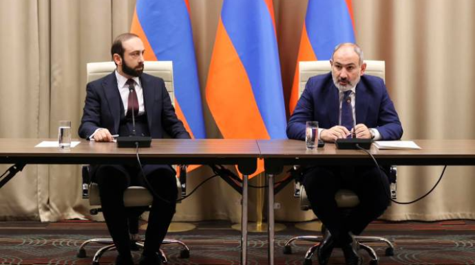 Paşinyandan səfirlərə tapşırıq:  Laçın yolu ilə bağlı işi gücləndirin!