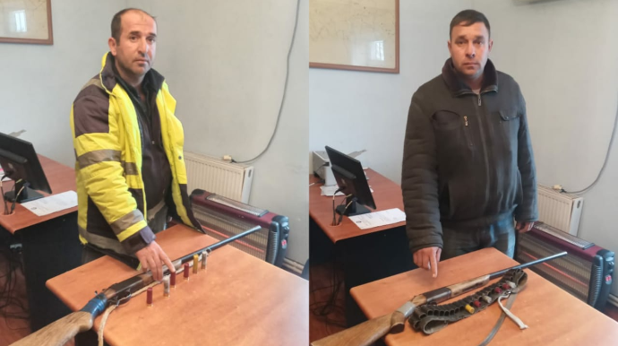 Yaşadıqları evlərdə “Kalaşnikov” avtomatı və narkotik gizlədən şəxslər tutulub  - FOTO