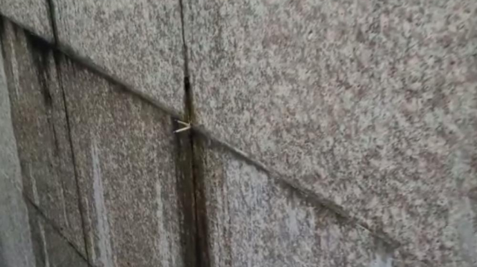 Bakıda yeraltı keçiddə su sızıntısının qarşısı 2 kibrit çöpü ilə "alındı"  - VİDEO 