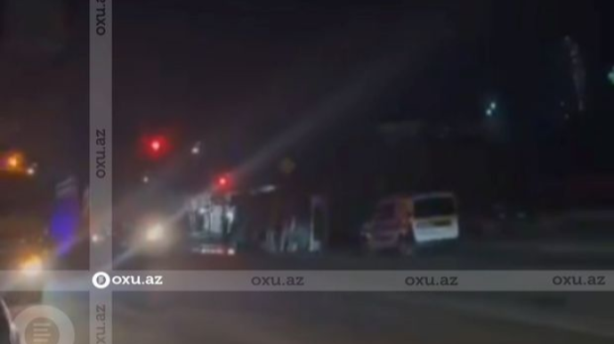 Bakıda yük avtomobili aşdı - VİDEO 
