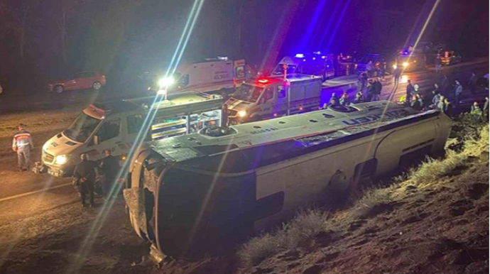 Fabrik işçilərini daşıyan avtobus aşdı - 20 yaralı var - FOTO