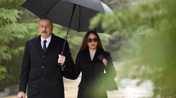 Milli Məclisin sədri Prezident və xanımını YAP-ın 33 illiyi münasibətilə təbrik etdi