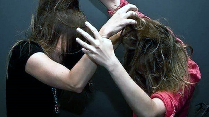 В Джалилабаде женщина из-за денег за газ порвала уши матери 