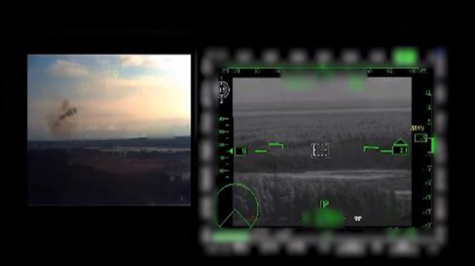 Rusiya helikopterləri Ukraynanın zirehli texnikalarını bombaladı – VİDEO