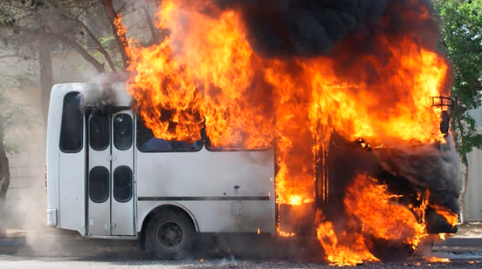 В Агстафе загорелся пассажирский автобус