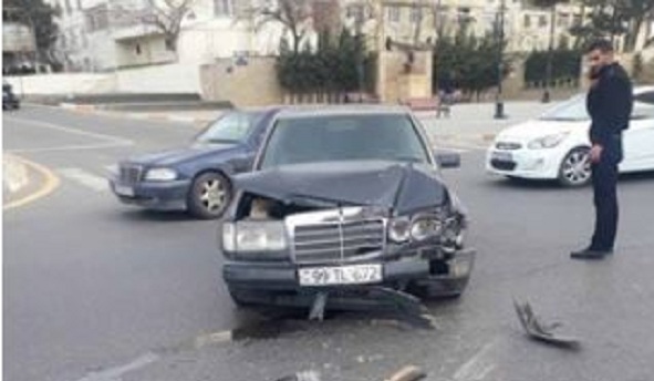Sumqayıtda qəza törədən sürücü hadisə yerindən qaçdı - FOTO