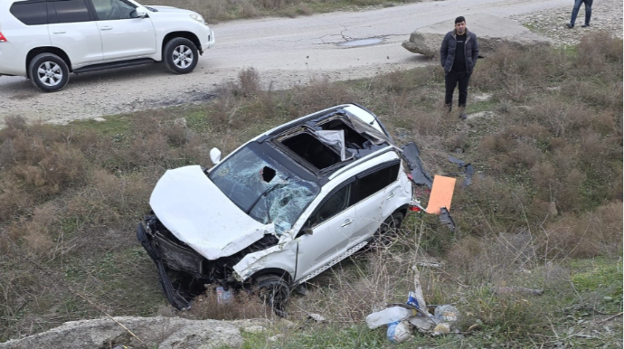 Siyəzəndə minik avtomobili aşıb, yaralananlar var - FOTOLAR   - YENİLƏNİB
