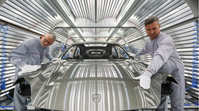 “Porsche” ilin üçüncü rübündə bir milyard avro zərər etdiyini açıqlayıb 