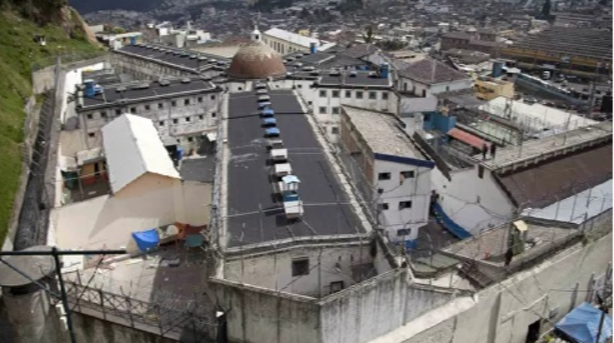 Pilotsuz təyyarələr həbsxanaya hücum edib 