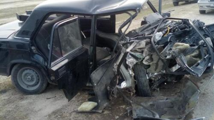 "Jiquli" "Land-Cruiser"ə çırpıldı, 3 nəfər yaralandı