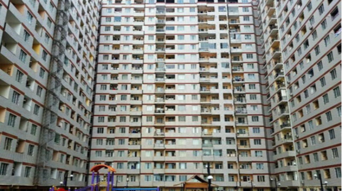 19-cu mərtəbədən yıxılan qız öldü 