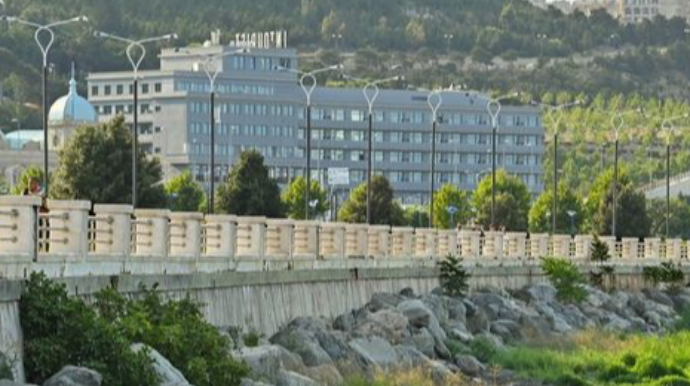 Bulvar ərazisindən Xəzərə çirkab sular axıdılır - FOTO 