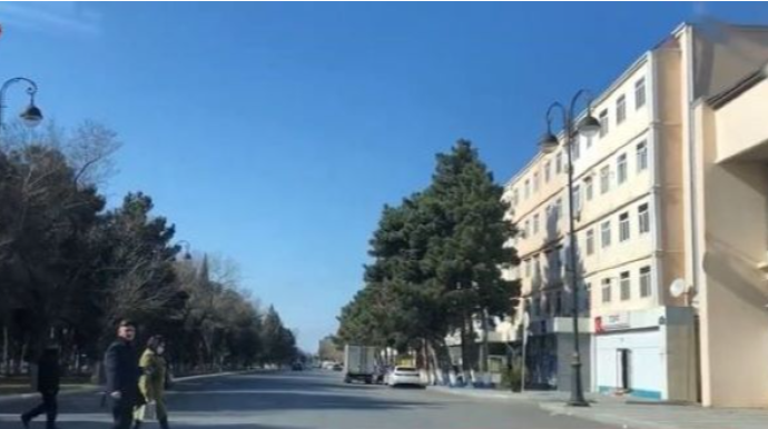 Sumqayıtın piyada keçidi olmayan mərkəzi küçəsi - VİDEO