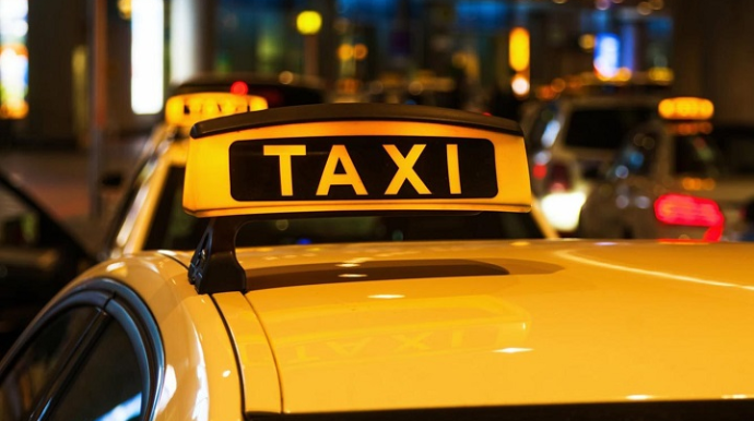 Maşınını oğurladığı şəxsin yolda qaldığını görüb evinə düşürdü 