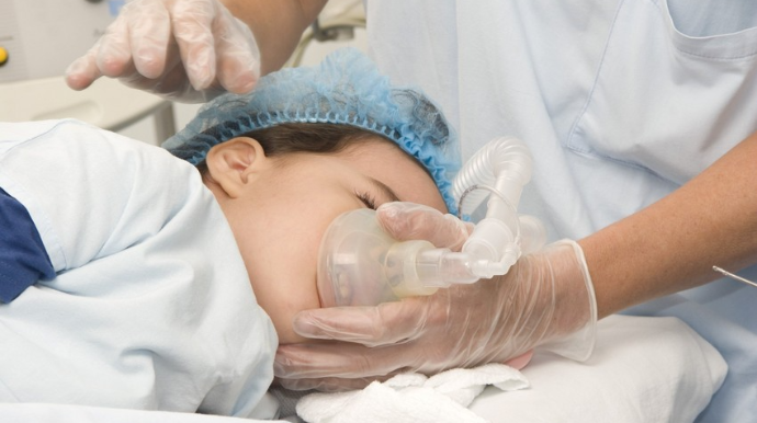 Şəkidə avtomobillə vurulan piyada Bakıya gətirilib 