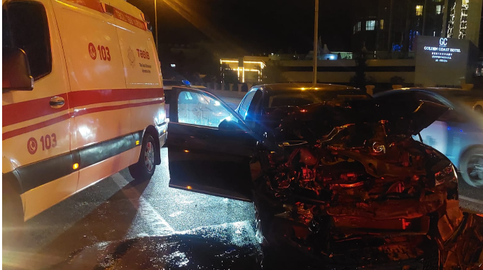 Bakıda  "Skoda" "Toyota Land Cruiser”lə toqquşdu, xəsarət alanlar var   - FOTO