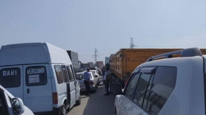 Bakı sərt karantin sonrası tıxacların cəngində qaldı FOTO REPORTAJ 
