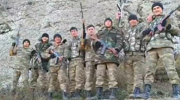 Азербайджанские солдаты празднуют освобождение Кельбаджара  - ВИДЕО