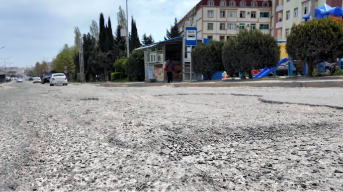 “Maşınlar sıradan çıxır, "peredok" dağılır" - YOL PROBLEMİ - VİDEO 