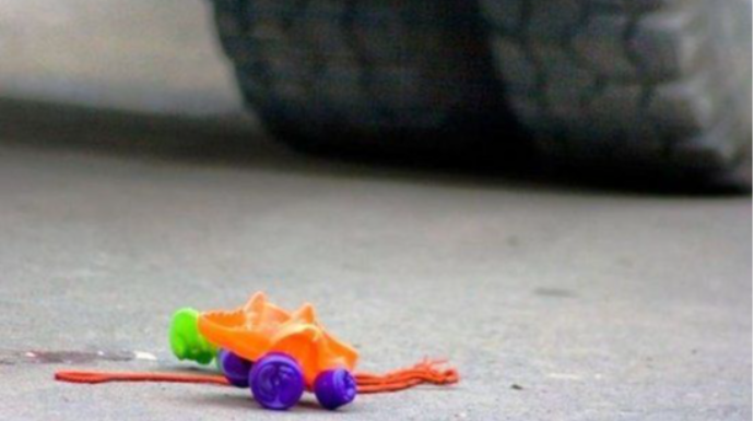 Bakıda yol qəzasında iki yaşlı körpənin ayağı sınıb