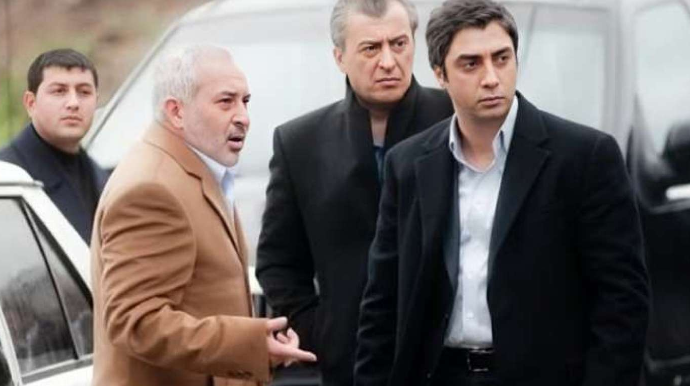 "Kurtlar Vadisi"nin məşhur aktyoru daxmada yaşayır - FOTO 