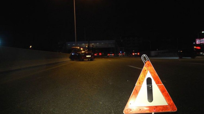 В Шамкире перевернулся автомобиль, ранены три человека